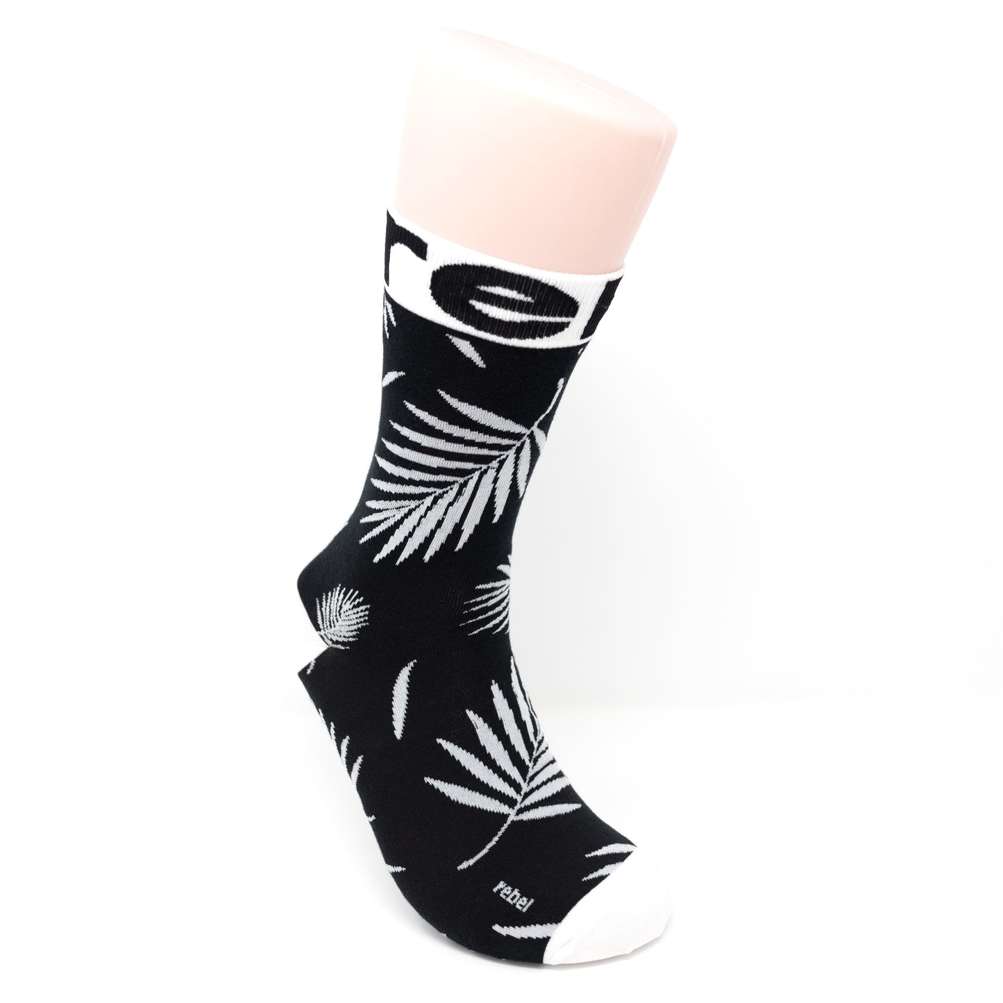 https://www.rebelfashion.ca/cdn/shop/products/white-leaf-socks-rebel-fashion-1.jpg?v=1677943392&width=1445
